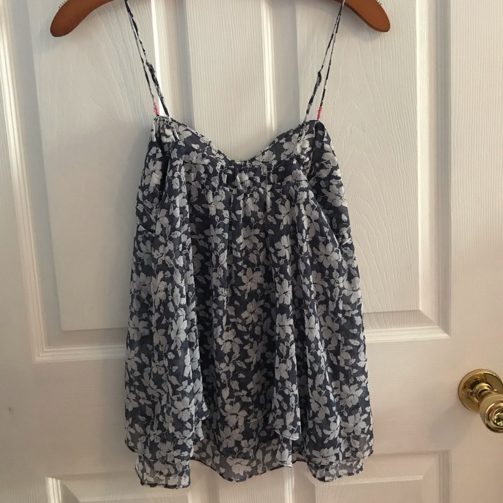 Tank top with flower pattern